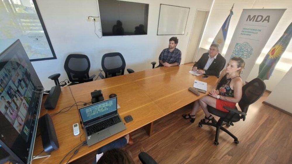 El ministro Javier Rodríguez en la videoconferencia con los representantes de China. (Prensa MDA)