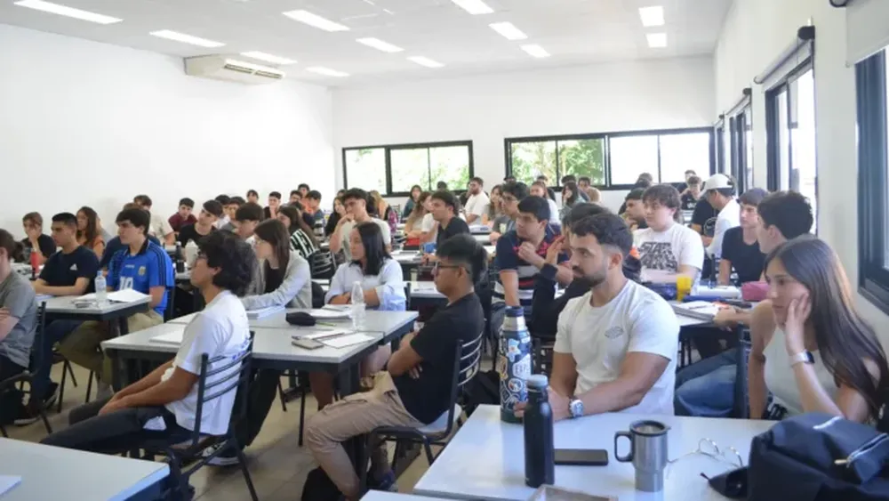 Una clase en una universidad pública.