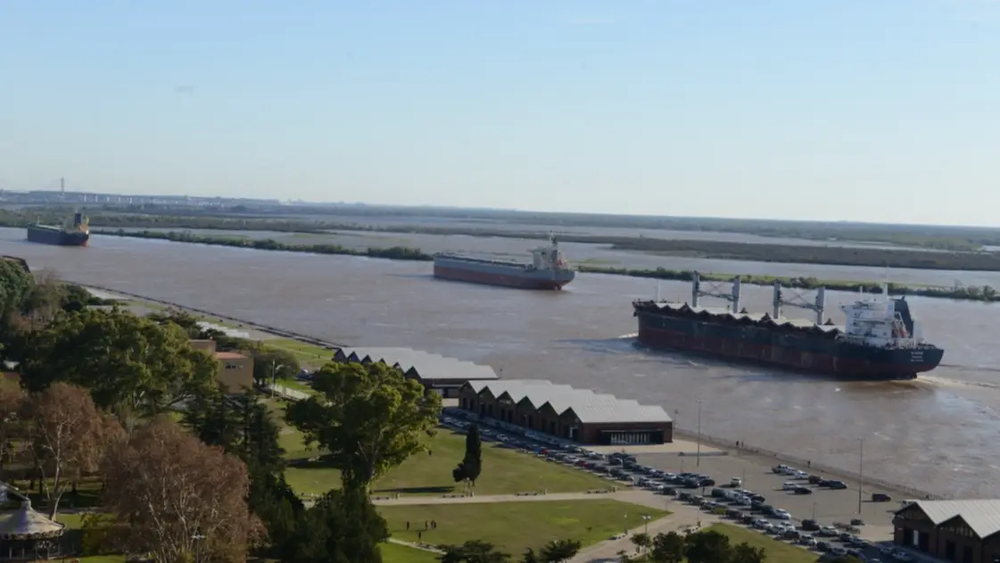 La Hidrovía Paraná-Paraguay es la principal ruta del comercio exterior argentino. La Hidrovía Paraná-Paraguay es la principal ruta del comercio exterior argentino.