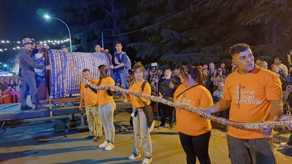 Tandil tiene, de nuevo, el salame más largo del mundo.