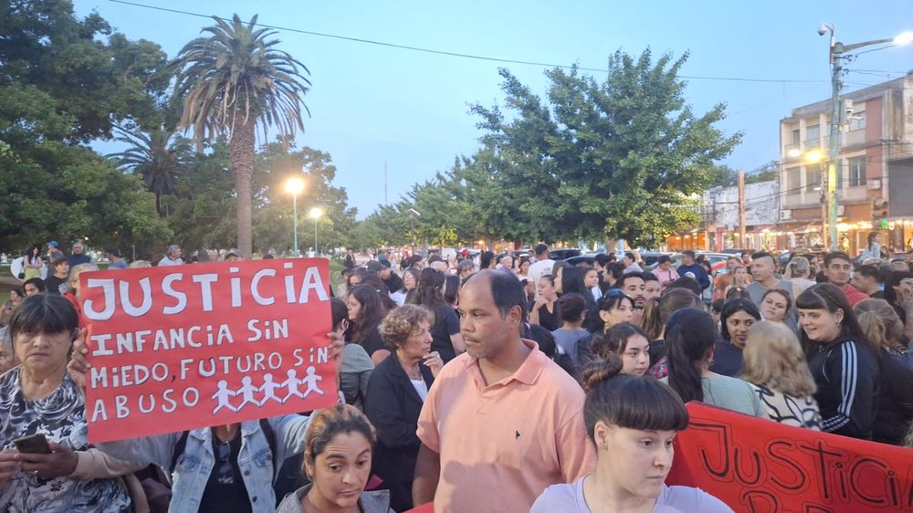 La marcha en 9 de Julio convocó a gran cantidad de vecinos.