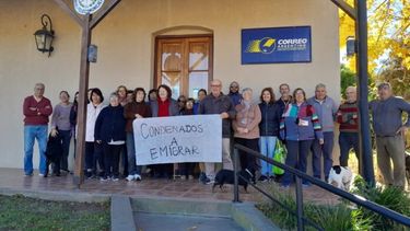 La foto en Santa Regina: Solidaridad y preocupacón por el cierre del Correo