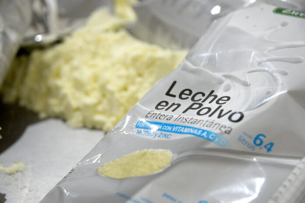 Un sachet de leche en polvo.