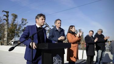 El gobernador Axel Kicillof encabezó el acto de inauguración de un nuevo puente sobre el Río Reconquista que mejora la conectividad entre los municipios de Moreno e Ituzaingó.