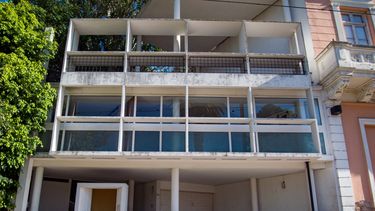 El frente de la Casa Curutchet.
