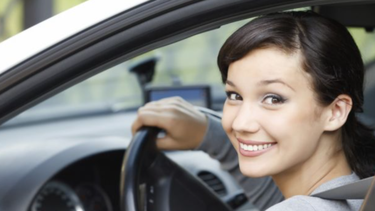 Las mujeres al volante respetan más las normas de tránsito que los hombres.