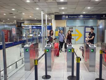 Sin actividad en los aeropuertos este lunes por un paro de ATE. Sin actividad en los aeropuertos este lunes por un paro de ATE.