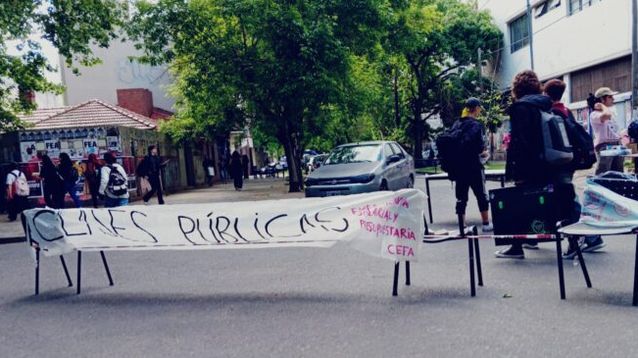 Las facultades buscan visibilizar el conflicto que mantiene el Gobierno con las universidades nacionales con clases públicas, tomas, paro de docentes y distintas acciones para respaldar la protesta. (DIB/Ana Roche)