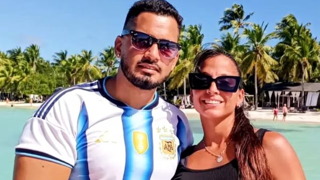 Robert Farías García, de Pergamino, junto a su pareja en Punta Cana.