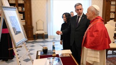 El Papa León X con el presidente uruguayo Yamandú Orsi. 