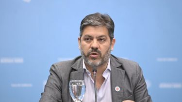 El Gobierno bonaerense criticó con dureza el cambio de instrumento electoral tras la aprobación de la boleta única papel.