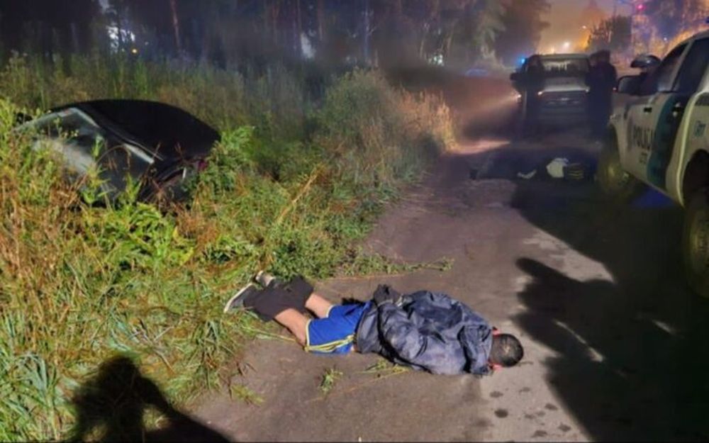 Tras la persecución hubo varios detenidos en la zona de 155 y 49. (Policía Bonaerense)