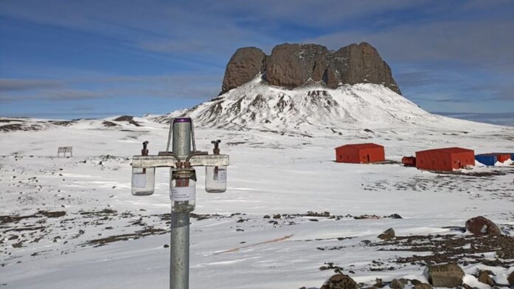 Microplásticos en el aire de la Antártida. - UNLP -