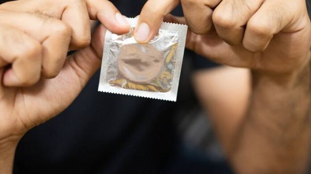 El 98% de las nuevas infecciones de VIH son por relaciones sexuales sin preservativo.