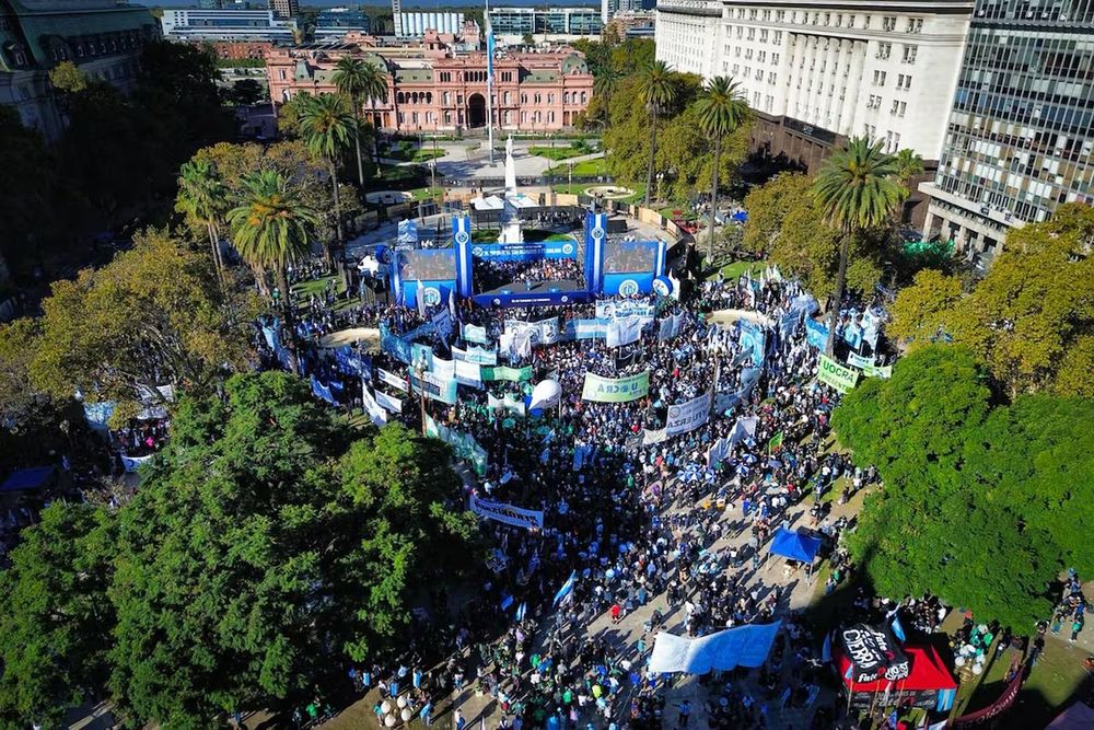 La Plaza de Mayo, durante la marcha de la CGT.&nbsp;