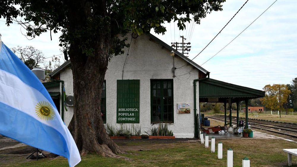 La estación ferroviaria de Cortinez recuperó la conexión con Buenos Aires. La estación ferroviaria de Cortinez recuperó la conexión con Buenos Aires.