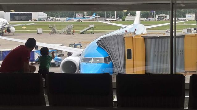 Un viajero en Ezeiza.