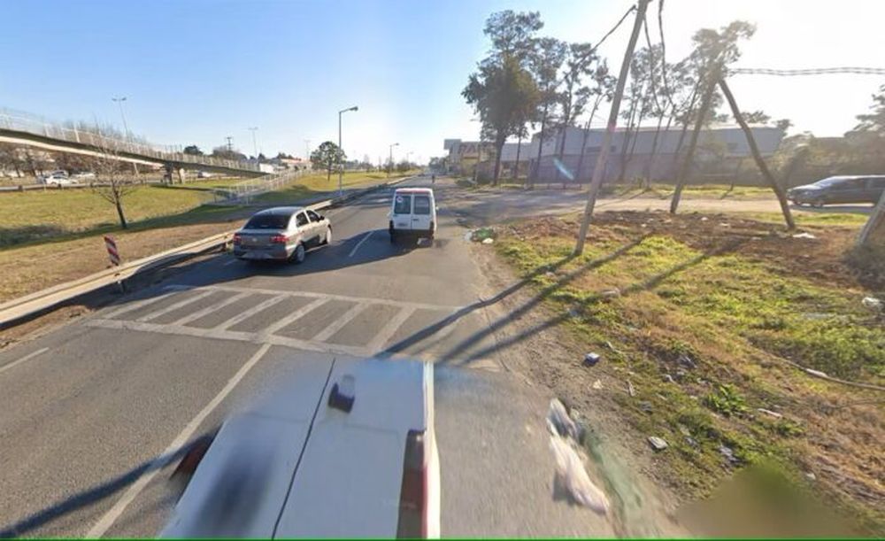 El cuerpo de Marcela Sosa fue hallado en el cruce de la colectora de Acceso Oeste y calle Faraday. (Google Maps)