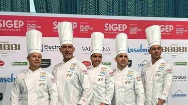 Equipo nacional: el primero a la izquierda es el bandseño Eduardo Zacaria y en el medio del equipo la otra bonaerense Corina Cambón