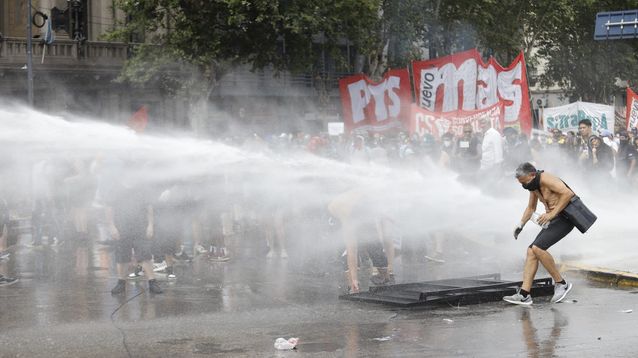 Los enfrentamientos entre manifestantes y policía en el Congreso.&nbsp;