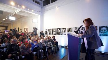 Cristina Fernández de Kirchner en el Salón de las Mujeres del Bicentenario del Instituto PATRIA. (Prensa Instituto Patria)
