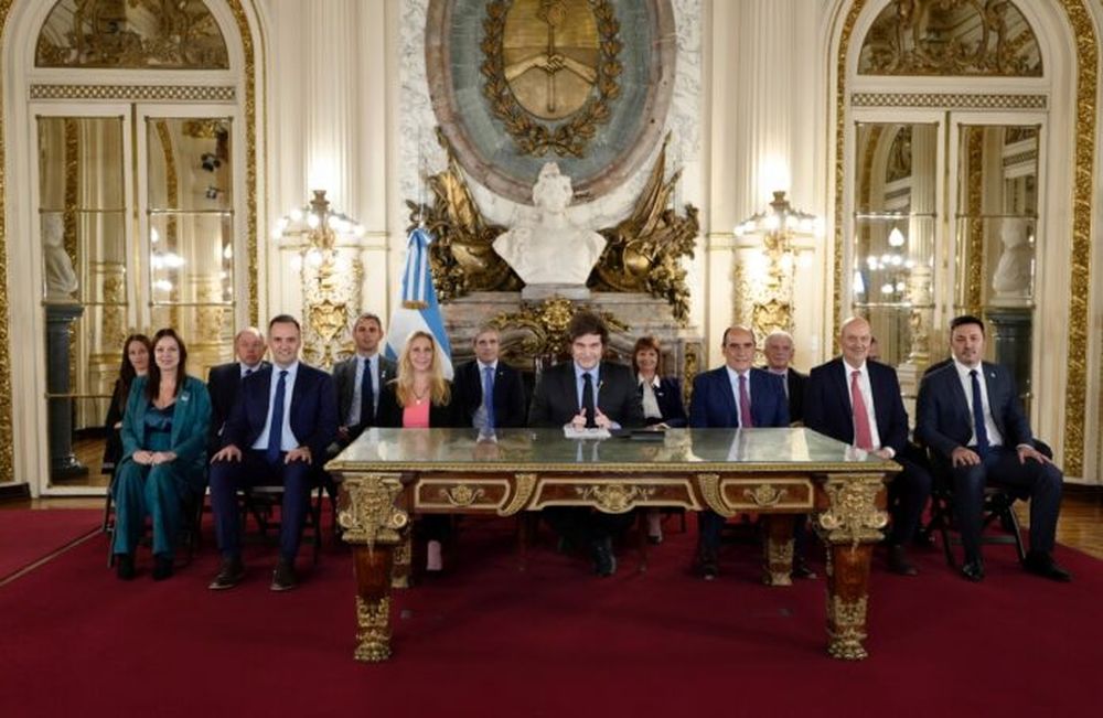 El presidente Javier Milei en la cadena nacional. (X @OPRArgentina)