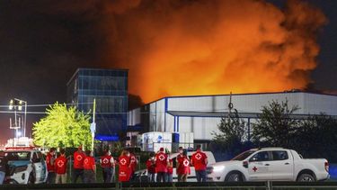 El fuego se desató en el polo industrial de Ezeiza. 