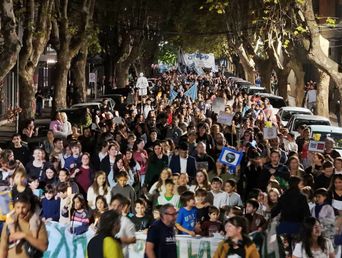 Masiva movilización en La Plata para exigir al gobierno nacional el cumplimiento de la Ley de Financiamiento universitario. Masiva movilización en La Plata para exigir al gobierno nacional el cumplimiento de la Ley de Financiamiento universitario.