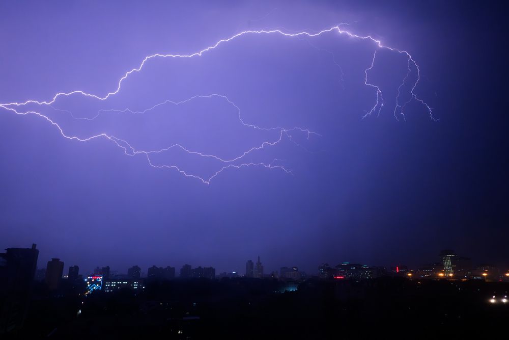 Rayos en medio de una fuerte tormenta. (Agencia Xinhua)
