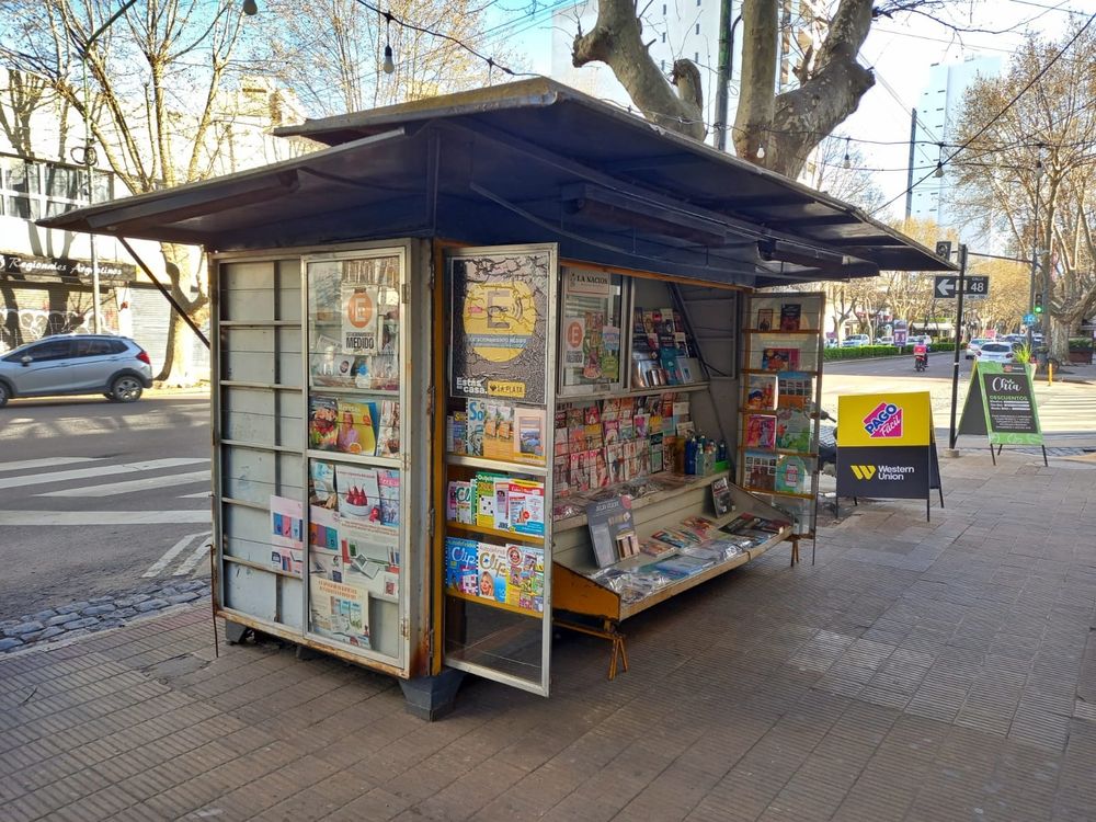 Un puesto de diarios en La Plata. (Marcelo Metayer/Agencia DIB)
