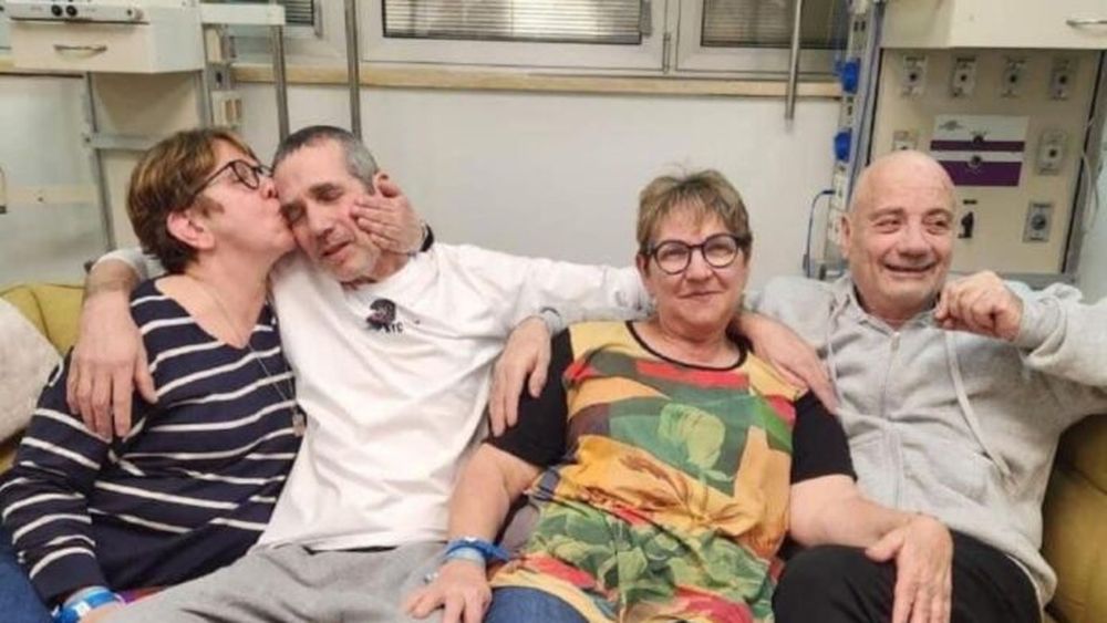 Fernando Simon Marman, de 60 años, y Louis Har, de 70, fueron hallados en un departamento de Rafah y se encuentran en buenas condiciones médicas.  (Red X/ @TzipiHotovely)