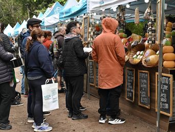 Miles de personas pasaron por los puestos de Posta de Sabores, en Chascomús.