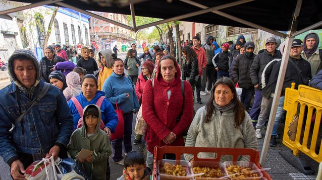 En Argentina nos acostumbramos tanto a hablar de la economía que, a veces, olvidamos que detrás de cada número hay una vida.