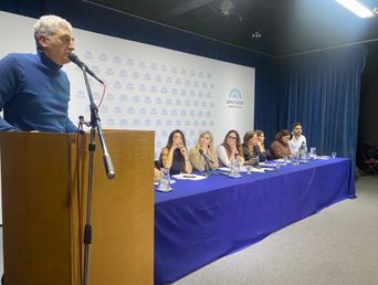 El intendente de Villa Gesell expone en el Senado. El intendente de Villa Gesell expone en el Senado.