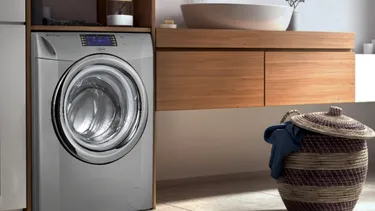 Un lavarropa en una vivienda.