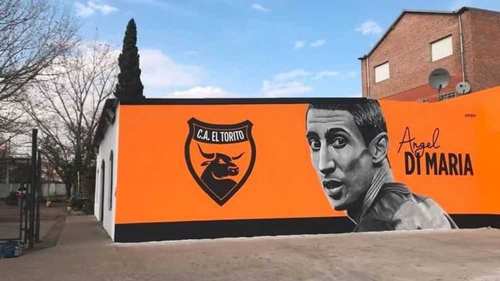 El mural del Fideo en el club.