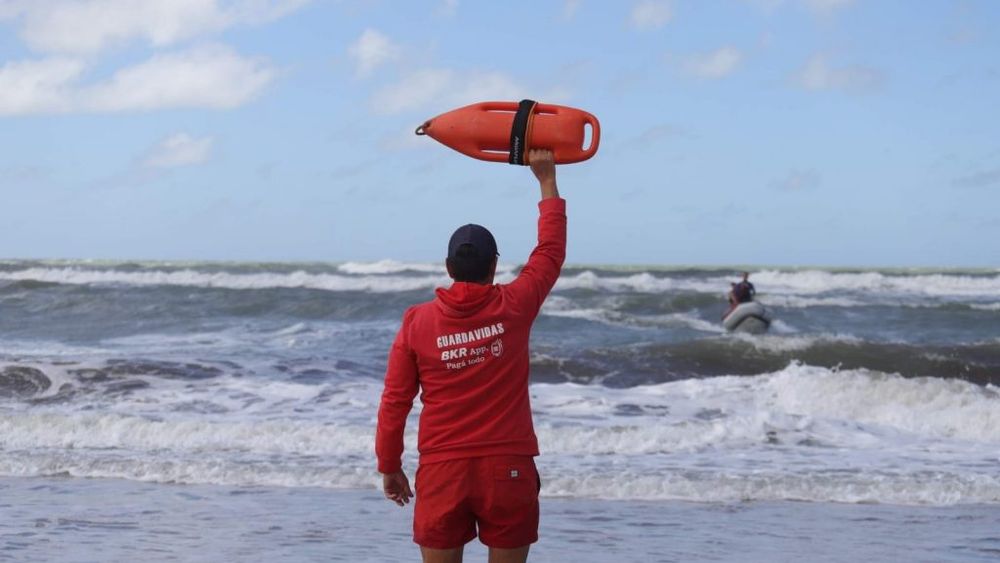 En Pinamar, el equipo de seguridad cuenta con camionetas 4x4 y botes salvavidas. En Pinamar, el equipo de seguridad cuenta con camionetas 4x4 y botes salvavidas.