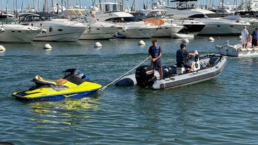 rescataron a un abogado argentino en punta del este luego de estar mas de 10 horas a la deriva en el mar