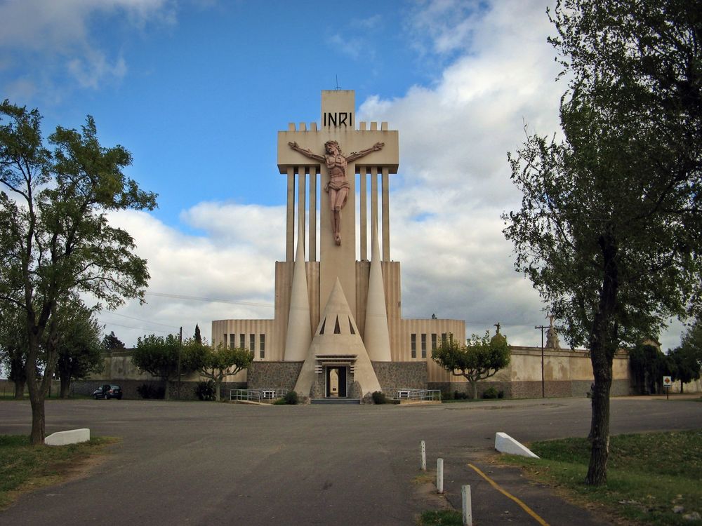 El cementerio de Laprida, con el sello de Francisco Salamone. (Foto: Marcelo Metayer)