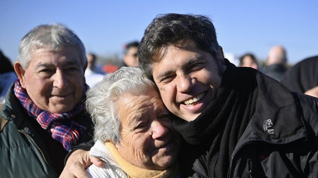El gobernador Axel Kicillof visitó el sábado Tornquist donde volvió a apuntar contra el gobierno de Javier Milei por la quita del subsidio de Zona fría.