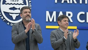 Carlos Bianco junto a Axel Kicillof. 