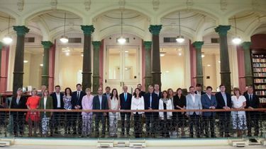 Torrendell con funcionarios provinciales. (Archivo)