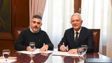 El director ejecutivo de ARBA,&nbsp;Cristian Girard, y el intendente de La Plata,&nbsp;Julio Alak.