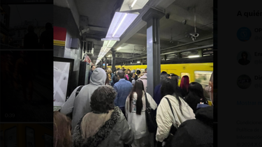 Un desperfecto en el subte B dejó a atrapados a cientos de pasajeros.