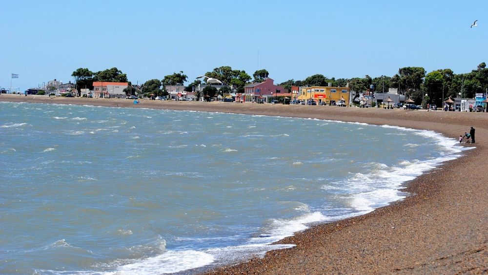 Los Pocitos atrae por su playa y por sus ostras.