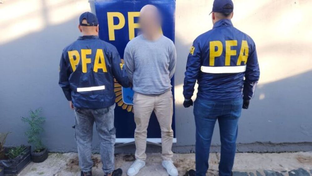 Detenidos en La Plata por amenazas a la web de la AMIA. - Policía Federal Argentina -
