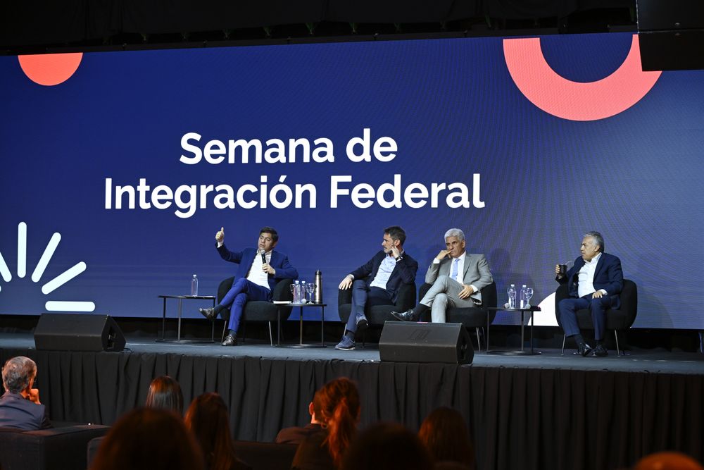 Kicillof, Poggi y Cornejo, con el representante del CFI en la reunión de hoy.&nbsp;