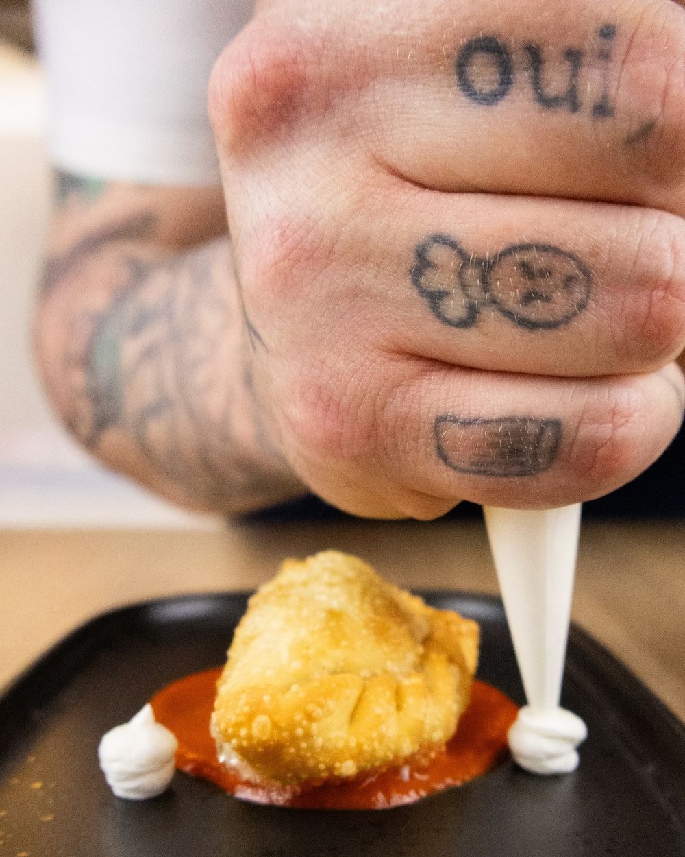 Las manos de Nico dicen oui a la Guía Michelin.