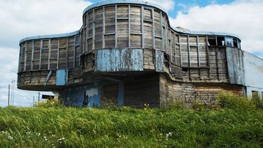 El Parador Ariston está ubicado en el barrio La Serena, sobre la ruta Provincial 11.&nbsp;