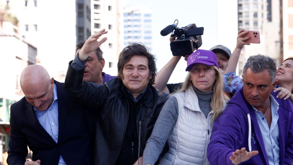 Karina Milei junto a su hermano, el presidente Javier Milei. Karina Milei junto a su hermano, el presidente Javier Milei.